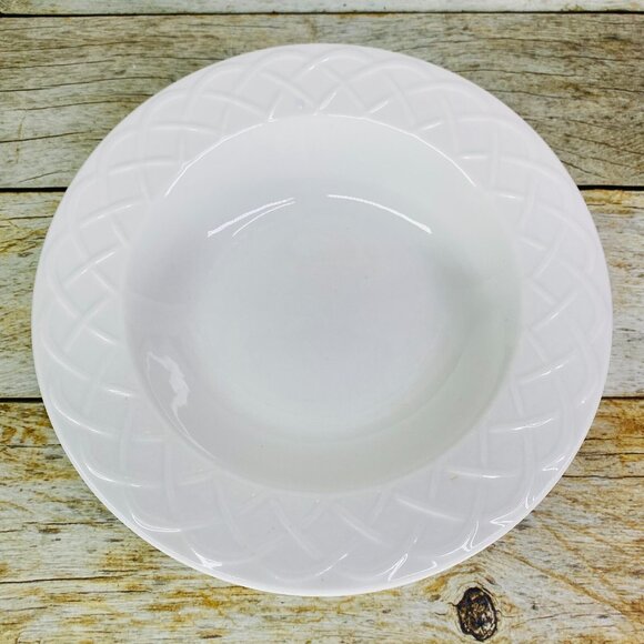 Oneida PICNIC  All White Embossed Rim Stoneware Round 9" Rim Soup Bowl Set of 4 - Picture 2 of 16